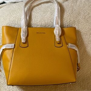 Michael Kors Voyager large purse. Marigold. NWT